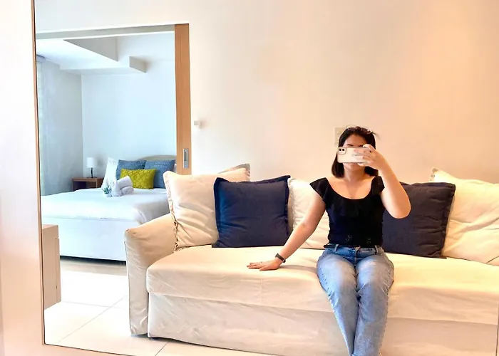 Uptown Parksuites Posh Modern Minimalist 4* Manila