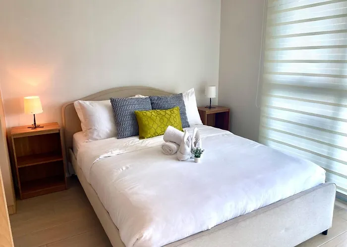 Aparthotel Uptown Parksuites Posh Modern Minimalist 4*
