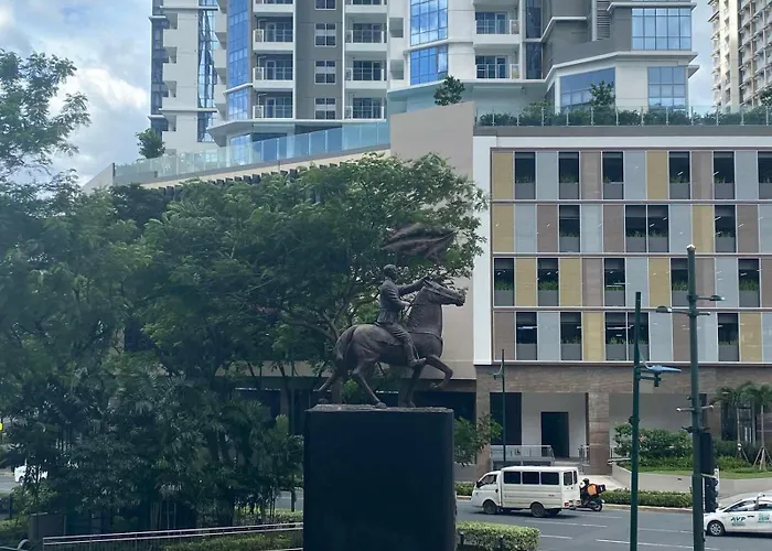 Uptown Parksuites Posh Modern Minimalist 4* Manila