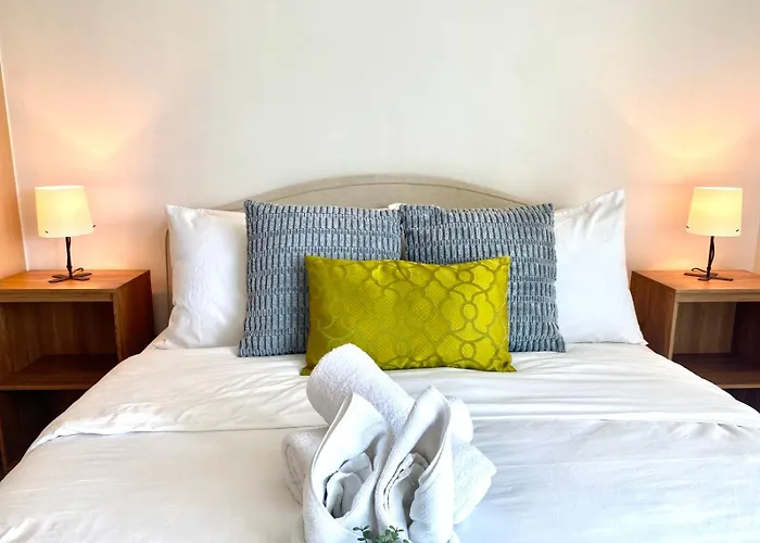 Uptown Parksuites Posh Modern Minimalist Aparthotel 4*