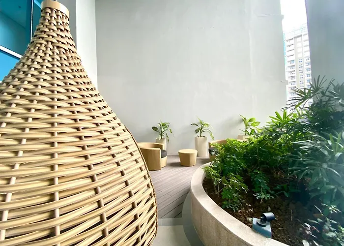 Uptown Parksuites Posh Modern Minimalist Aparthotel Manila