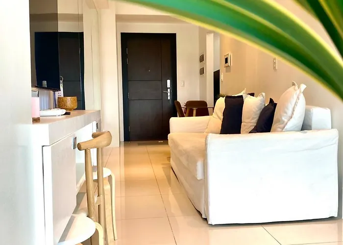 Aparthotel Uptown Parksuites Posh Modern Minimalist Manila