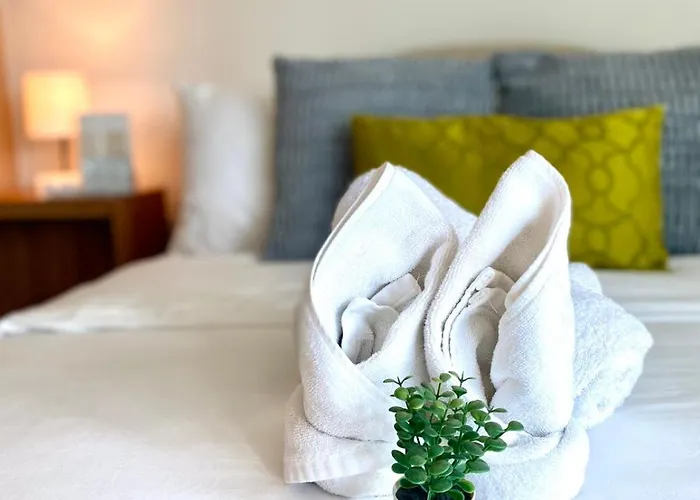 Uptown Parksuites Posh Modern Minimalist 4*