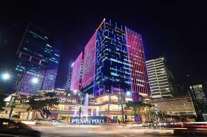 Aparthotel Uptown Parksuites Posh Modern Minimalist