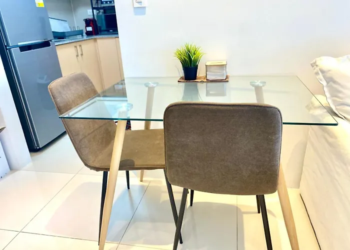 Aparthotel Uptown Parksuites Posh Modern Minimalist